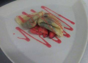 How to Make Appetizing Crepe Nutella with a Strawberry Compote