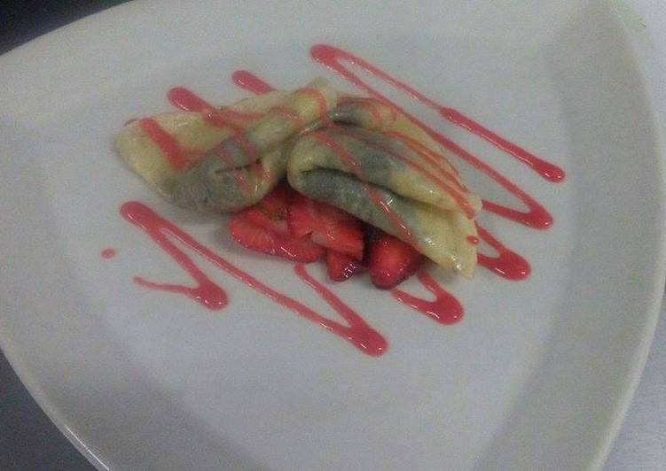 Steps to Prepare Speedy Crepe Nutella with a Strawberry Compote