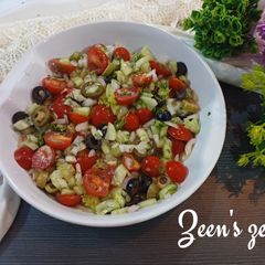 A picture of Super Mix Salad.