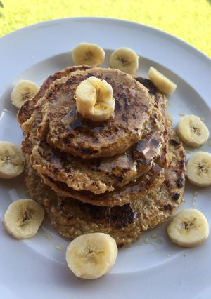 Una foto de Panqueques de avena y banana