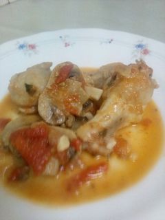 Una foto de Pollo con champiñones