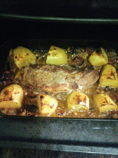 Una foto de Carne al horno con patatas