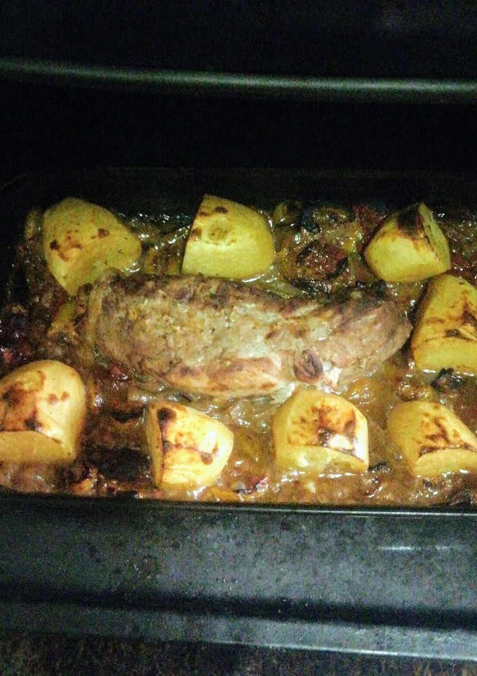 Una foto de Carne al horno con patatas