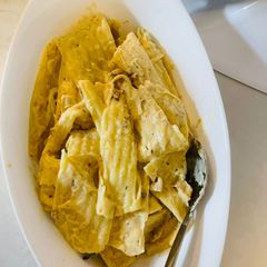 A picture of Creamy pasta.