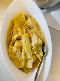 A picture of Creamy pasta.