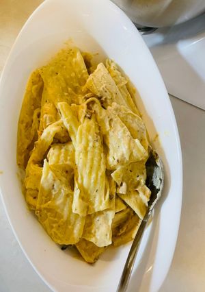A picture of Creamy pasta.