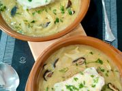 Una foto de sopa shiitake