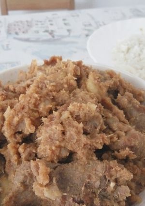 A picture of Rendang beef and Hainam rice.