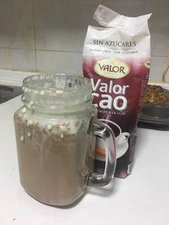 Una foto de Chocolate caliente con toque de fresa