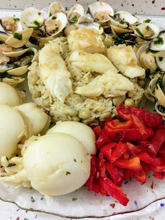 Una foto de Sepias con almejas y bacalao
