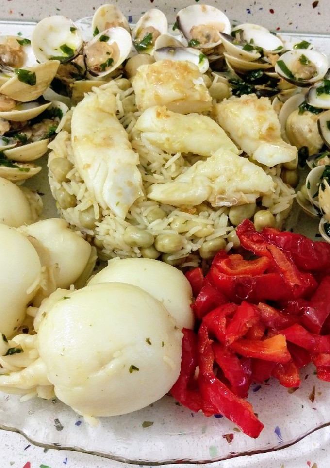 Una foto de Sepias con almejas y bacalao