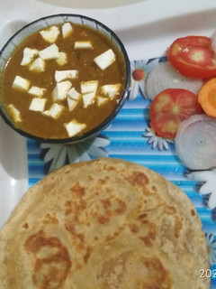 પાલક પનીર(palak paneer recipe in Gujarati) રેસીપી મુખ્ય ફોટો
