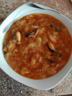 Una foto de Sopa de ajo y pescado