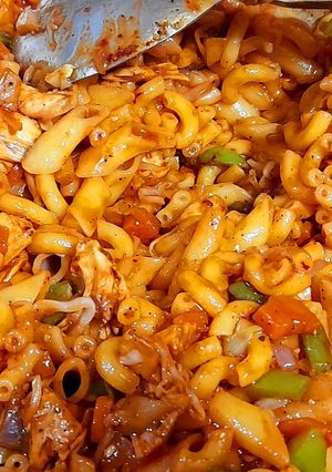 A picture of Chicken vegetable Macroni.