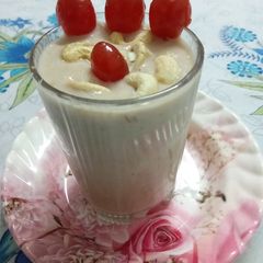 A picture of Apple and banana smoothie.
