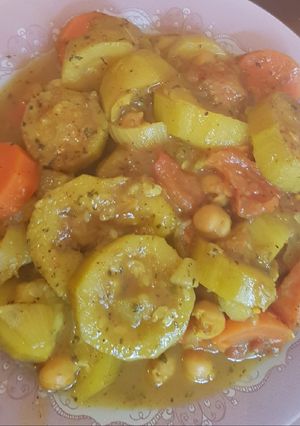 صورة لوصفة مرق شجر اصفر بالخضار 🥒🍅🌶🥔