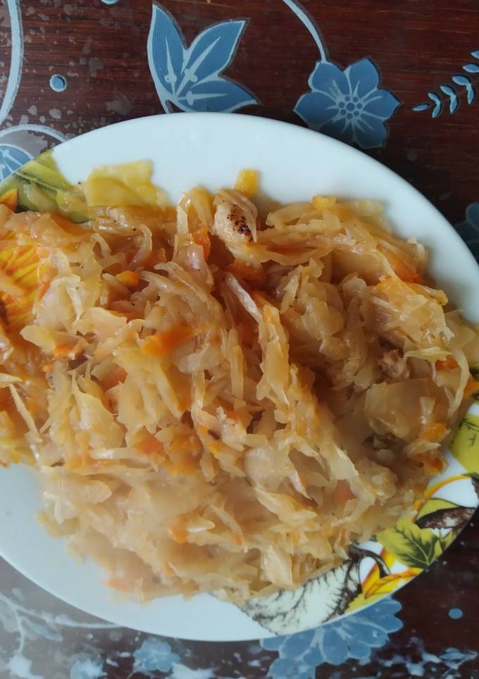 Тушкована капуста