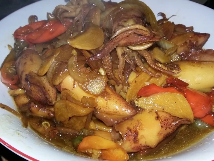 Cara Simple Menyiapkan Resep  Tumis cumi asin pedes manis yang Enak, Bisa Manjain Lidah