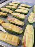 Calabacitas rellenas de jamón y queso