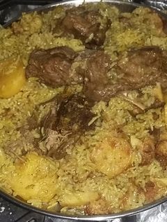 صورة لوصفة مقلوبه زهره وبطاطا باللحم