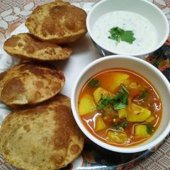 Ajwain ki Poori with Aloo Tamatar Sabzi A picture of Ajwain ki Poori with Aloo Tamatar Sabzi.