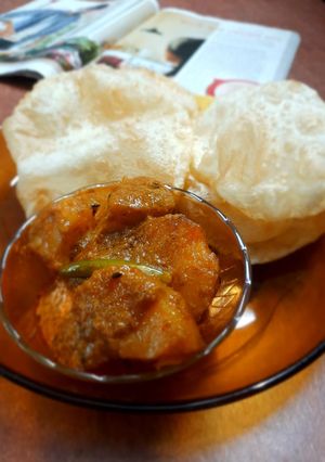 লুচির আলুর দম (luchi aloor dum recipe in Bengali) রেসিপির প্রধান ছবি