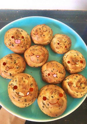 Hình của món Bánh mì mè đen Hàn Quốc.