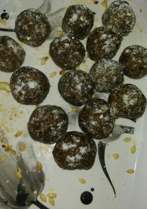 A picture of Oats Dates Bliss Balls.