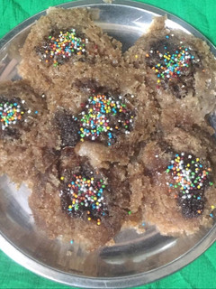 चोको केक मेड इन इडली स्टैंड (Choco cake made in idli stand recipe in hindi) रेसिपी मुख्य फोटो