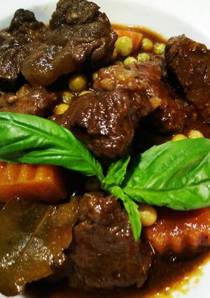 Hình của món Bò Sốt Vang Kiểu Ý.