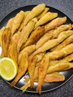 Una foto de Salmonetes frititos