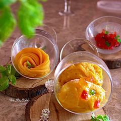 Mango ice pudding A picture of Mango ice pudding.