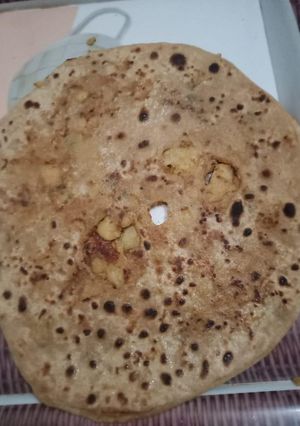 A picture of Delicious Aloo Gobhi Paratha.