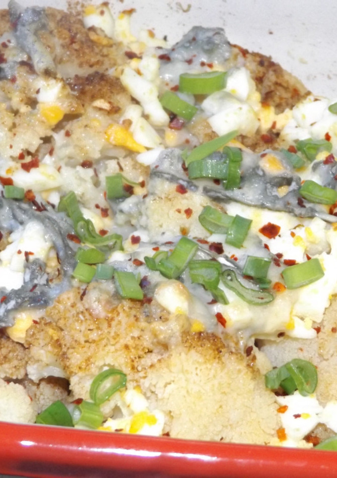 Una foto de Coliflor horneado al pimentón con queso picante