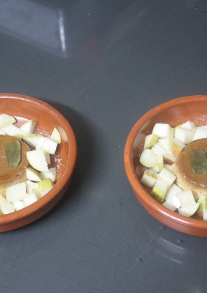 Una foto de Flan de huevo con pera