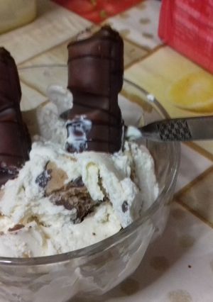 Φωτογραφία της συνταγής Παγωτό βανίλια με kinder Bueno