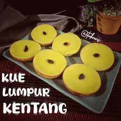 A picture of Kue Lumpur Kentang.
