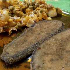 Una foto de Milanesa de berenjena con ensalada! 😋