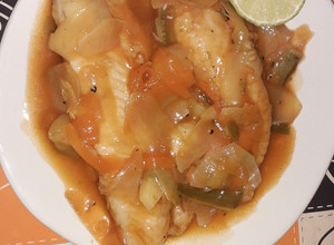 Una foto de Filete de pescado en jugo de verduras (V8) Sin grasa