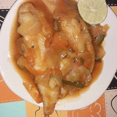 Filete de pescado en jugo de verduras (V8) Sin grasa Receta de Esther Soto-  Cookpad