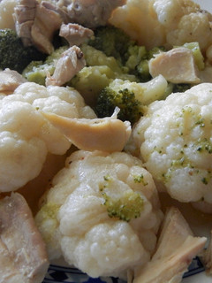 Una foto de Ensalada templada de coliflor y brecol