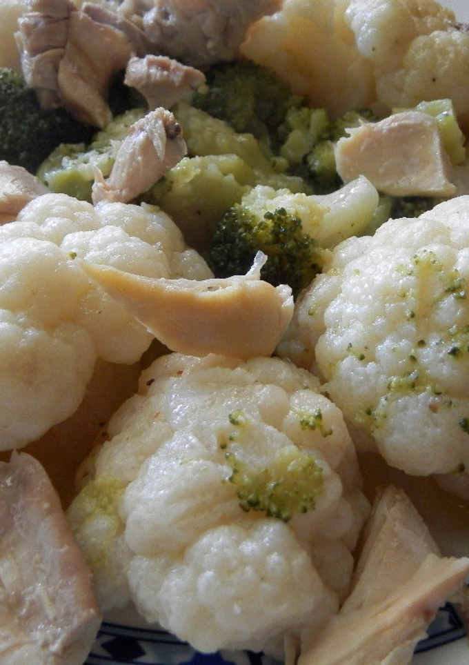 Una foto de Ensalada templada de coliflor y brecol