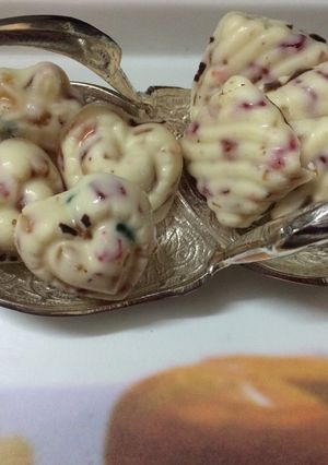 A picture of Homemade Tootti Fruitti White Chocolate.