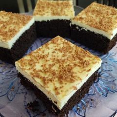 A picture of Cheesecake brownies🍰.