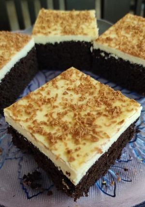 A picture of Cheesecake brownies🍰.