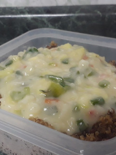 Una foto de Quinoa con Salsa Blanca