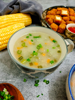 સ્વીટ કોર્ન સૂપ (Sweetcorn soup recipe in Gujarati) રેસીપી મુખ્ય ફોટો
