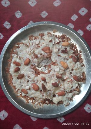 रबड़ी घेवर (rabdi ghevar recipe in Hindi) रेसिपी मुख्य फोटो