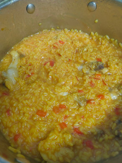 Una foto de Arroz con pollo (estilo "paella")