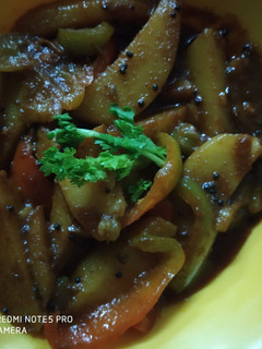 A picture of Capsicum and potato ki sabzi.